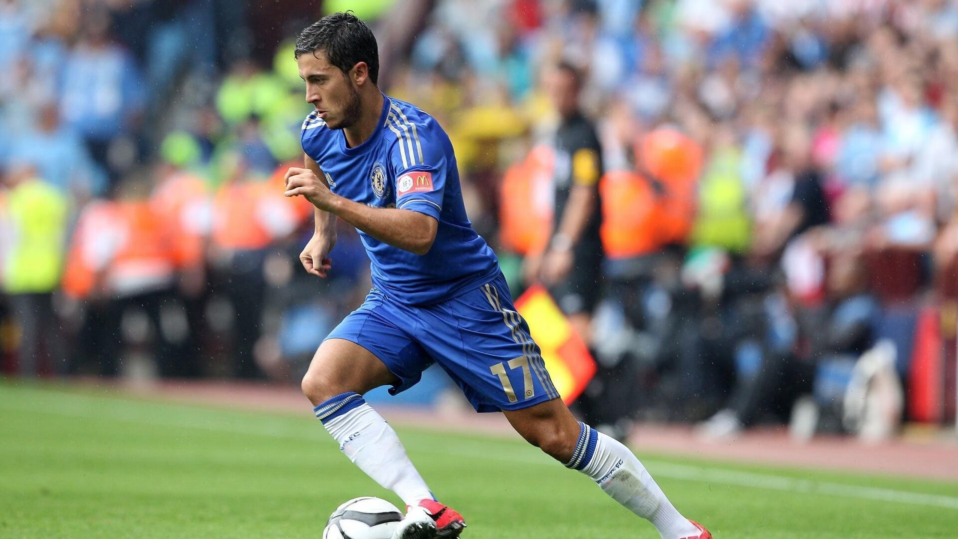 《英雄联盟线上线下联动，全球总决赛盛大开启》，lol线上线下是什么意思